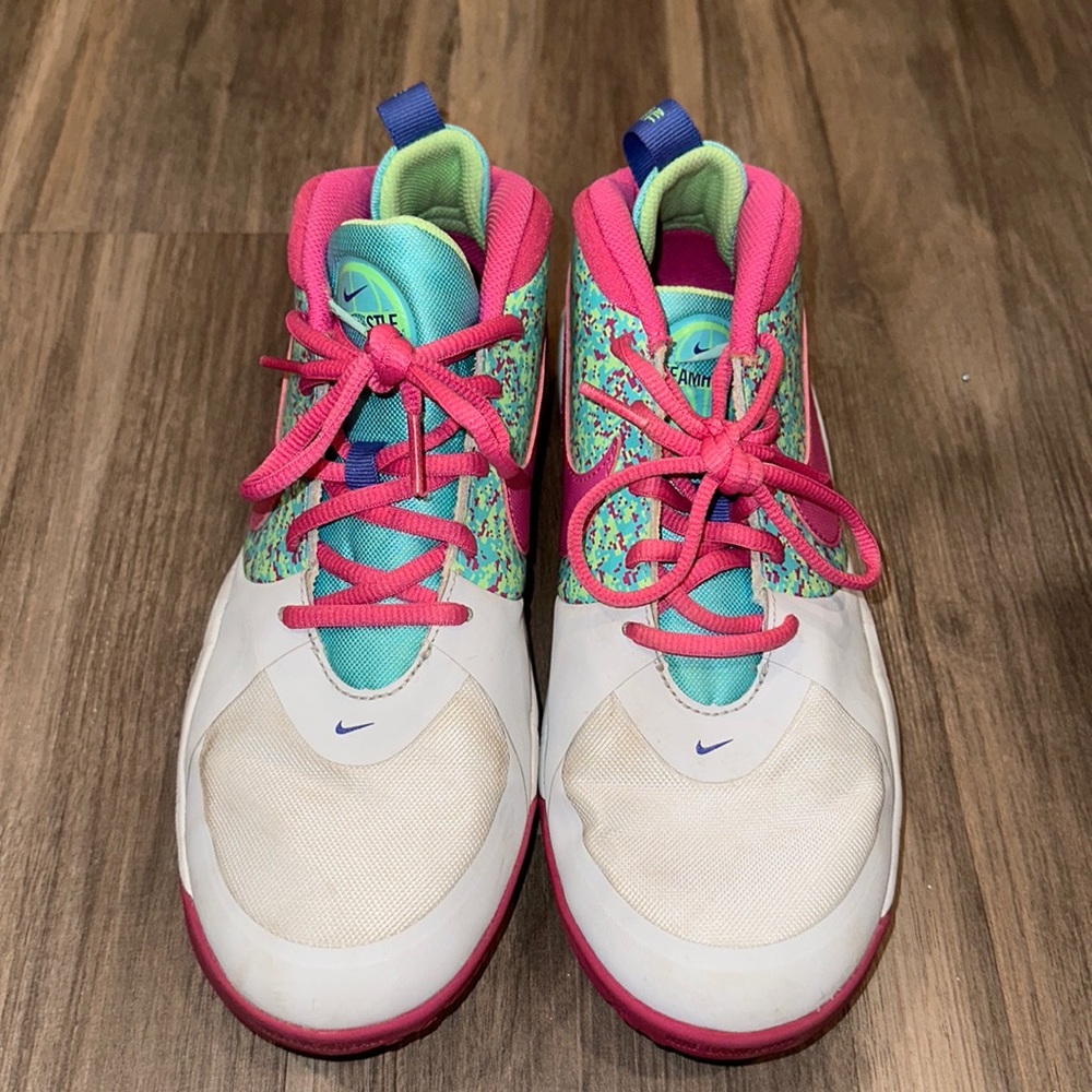 Nike Girl’s Basketball Shoes - Picture 2 of 4